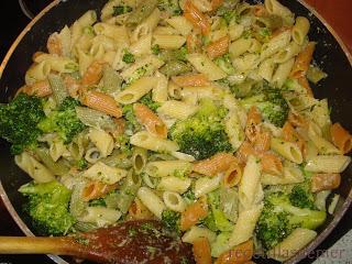 BROCOLI CON PASTA DE COLORES