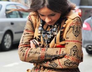 ss13 aztec jacket street style 3 ss13 aztec jacket street style 3 300x235 Prendas de la temporada: aztec jacket