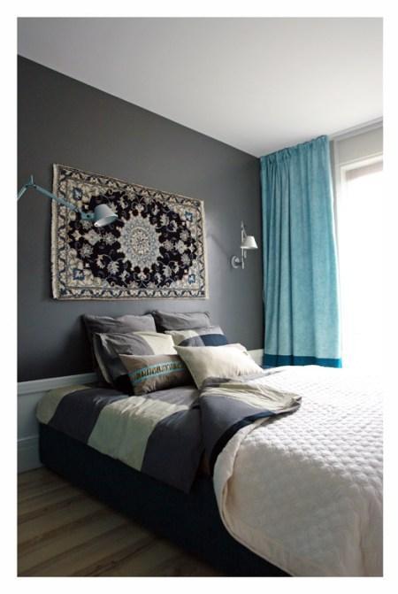 Decoración elegante en una planta difícil vinilos de pared sofa turquesa sillas eames blancas sillas eames salon eames papel de pared murales de pared muebles de diseño fotografia grande pared decoración estilo nórdico diseño nórdico diseño muebles americano diseño escandinavo diseño de interiores decoración polaca decoración nórdica decoración murales vinilos fotografias pared decoración gris blanco madera decoración estilo nórdico decoración escandinava decoración elegante decoración de interiores blog nórdico blog interiorismo blog estilo nórdico blog decoración nórdica blog decoración escandinava