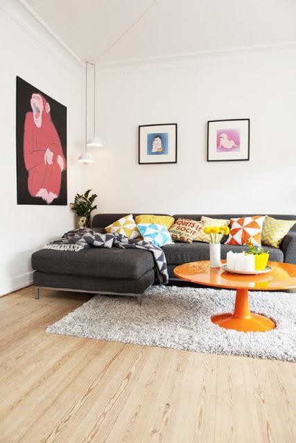 Salón_de_estilo_nórdico_decorado_con_encanto_y_colorido