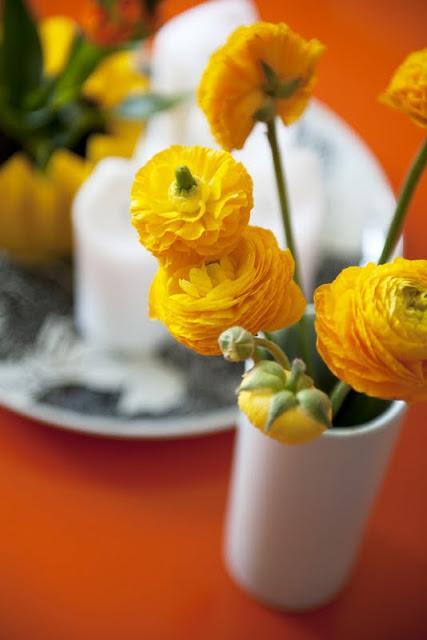 Detalle_del_jarrón_de_flores_para_el_salón