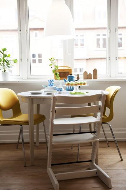 Comedor_de_estilo_nórdico_con_sillas_retro