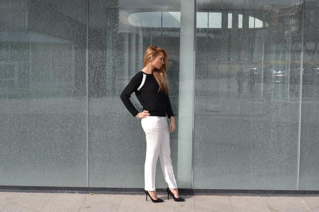 WHITE PANTSEstos pantalones fueron una de las compras que...