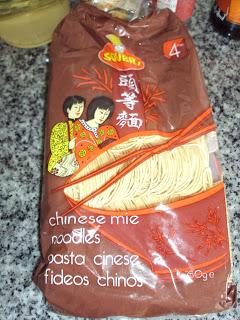 FIDEOS CHINOS CON VERDURAS Y GAMBAS