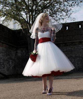 Una Boda en San Valentín Vestido fajin rojo