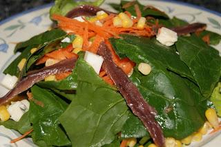 Ensalada de espinacas con tomates confitados y vinagreta de miel