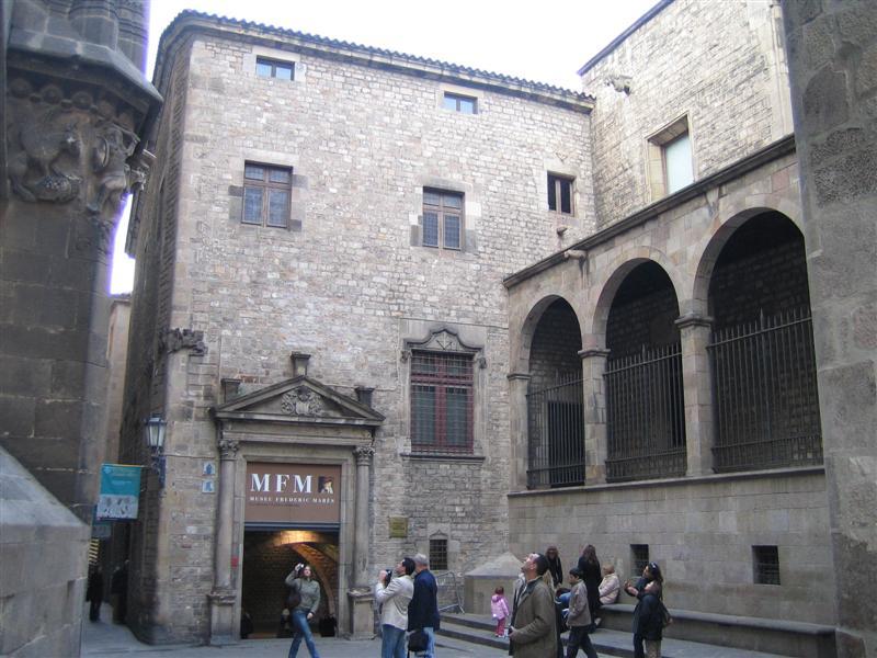 Paseo temático por el Barrio Gotico de Barcelona