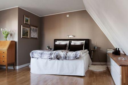 terrazas balcon madera suelo de madera sofa de tela decoración sofa crema beige natural pintura de pared gris marrón decoración panton chari mueble bar decoración georg jensen candelabros decoración eva solo artículos de cocina decoración estilo nórdico escalera de madera y acero diseño nórdico diseño escandinavo diseño de interiores diseño de exteriores decoración salon con bar decoración nórdica decoración estilo nórdico decoración escandinava decoración en neutros decoración en colores crema y naturales decoración de interiores decoración cálida de otoño blog nórdico blog interiorismo blog estilo nórdico blog decoración nórdica blog decoración escandinava bar decoración en casa 