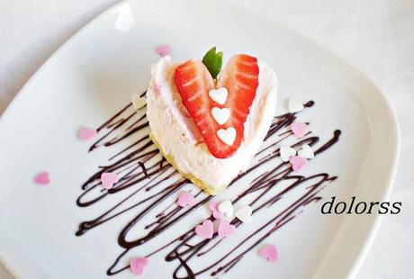 Trio de corazones: blini dulce, mousse de yogur y fresas