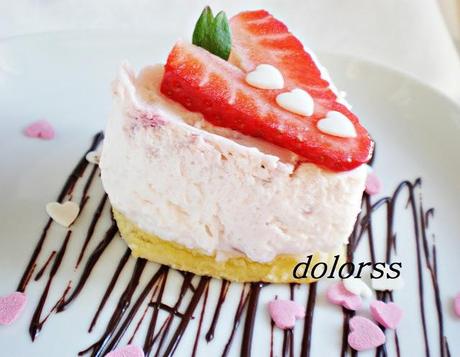 Trio de corazones: blini dulce, mousse de yogur y fresas