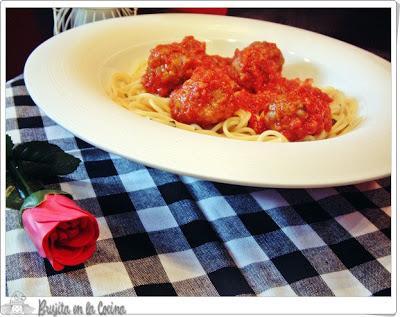 Espaguettis con albondigas