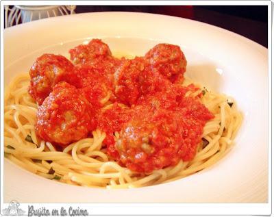 Espaguettis con albondigas