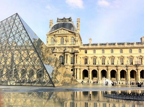 París en Octubre. Exteriores en el Louvre