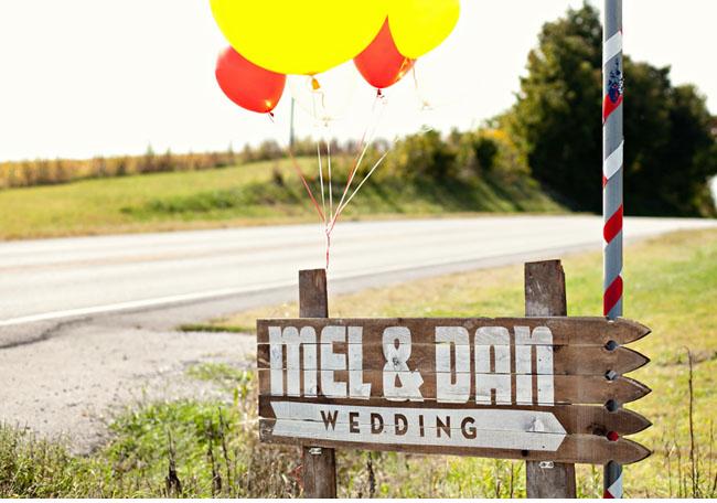 Una boda tipo picnic en un granero