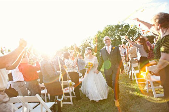 Una boda tipo picnic en un granero