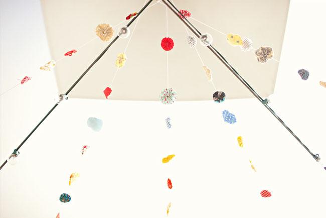 Una boda tipo picnic en un granero