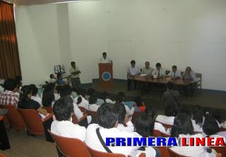 En Huacho: ESCUCHAN DEMANDAS DE ESTUDIANTES DE LA FACULTAD DE MEDICINA HUMANA DE LA UNJFSC…