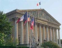 Aprueba Parlamento francés programa para promover empleos