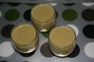 Vasitos de crema de té matcha caramelizada