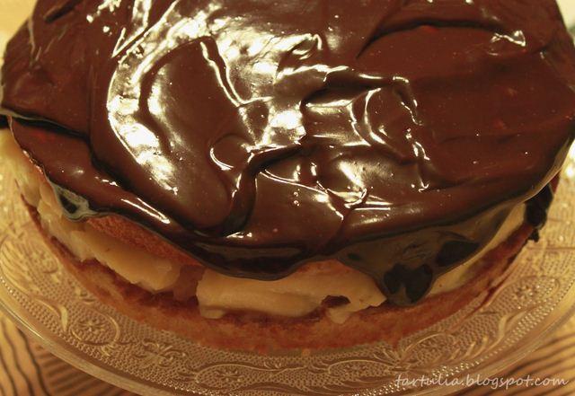 Boston Cream Pie. Bizcocho, Crema Pastelera y Chocolate