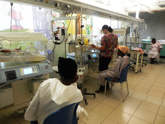 Morir bajo una bombilla. Primero los más grandes.