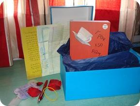 Los timbrazos del repartidor me despiertan de mal humor, pero al abrir el paquete se me olvida