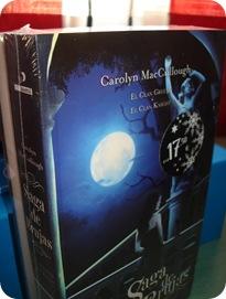 Los timbrazos del repartidor me despiertan de mal humor, pero al abrir el paquete se me olvida