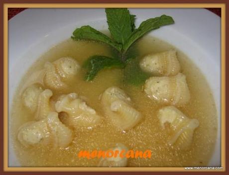 SOPA DE GALETS RELLENOS