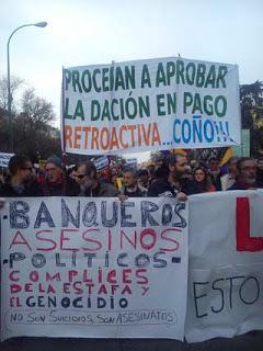 El PP, preso del pánico, da un paso atrás; la PAH, uno adelante.