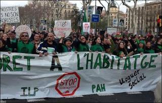 El PP, preso del pánico, da un paso atrás; la PAH, uno adelante.