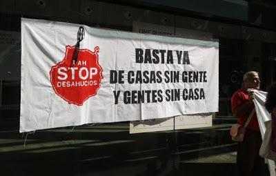 El PP, preso del pánico, da un paso atrás; la PAH, uno adelante.