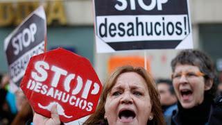 El PP, preso del pánico, da un paso atrás; la PAH, uno adelante.