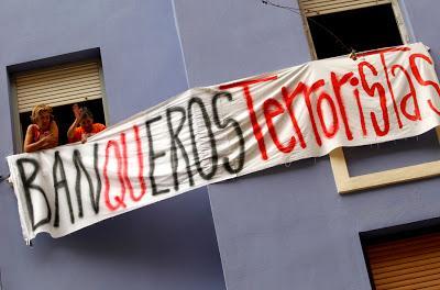 El PP, preso del pánico, da un paso atrás; la PAH, uno adelante.