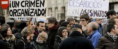 El PP, preso del pánico, da un paso atrás; la PAH, uno adelante.