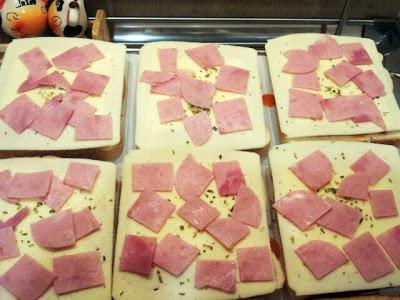 Vuestras cocinas: Falsa pizza de pan de molde (Mónica)