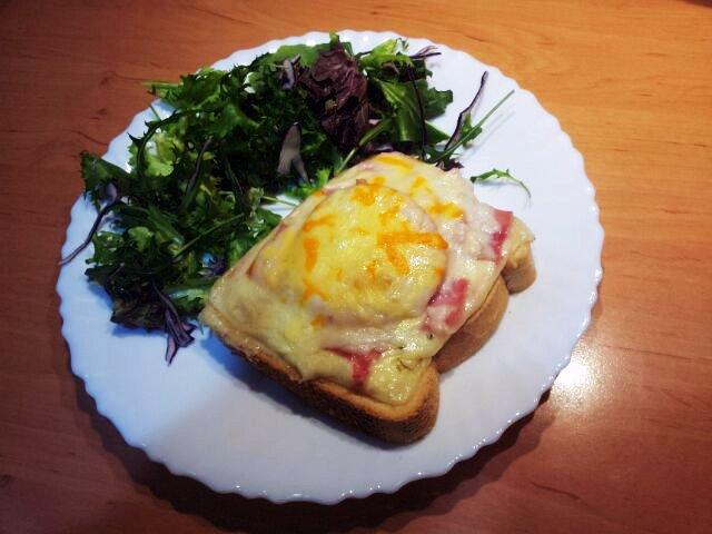 Vuestras cocinas: Falsa pizza de pan de molde (Mónica)