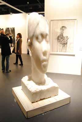 Escultura de alabastro de Jaume Plensa en ARCO 2013.