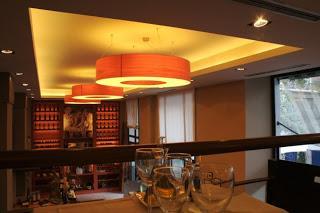 Cupido se sienta a la mesa