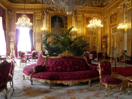 París en Octubre. Interiores en el Louvre. Napoleón