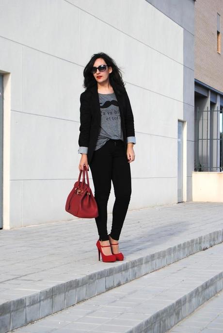 Le moustache Le moustache