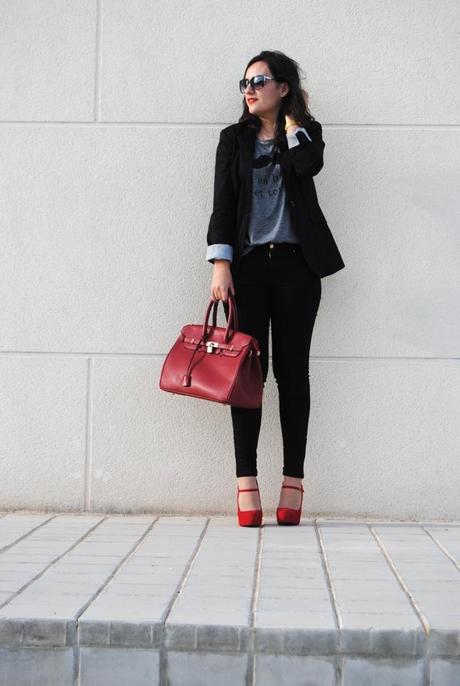 Le moustache Le moustache