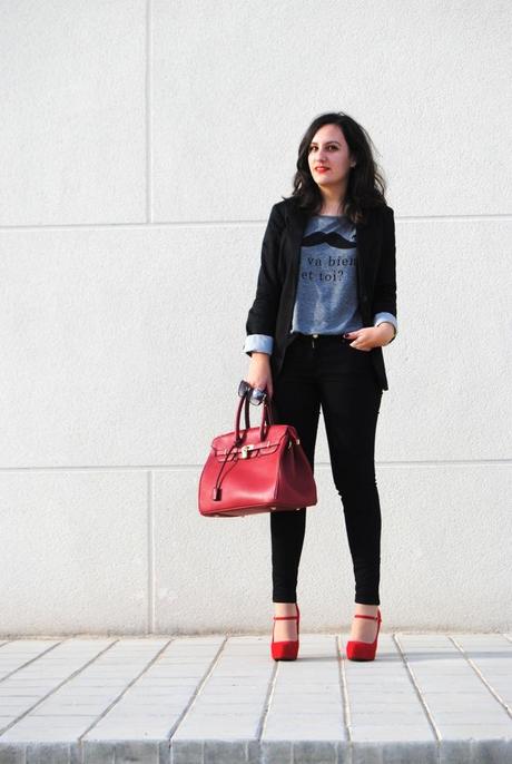 Le moustache Le moustache