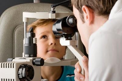 ¿Qué es un óptico-optometrista? Labores y competencias