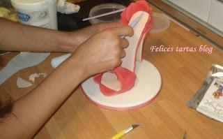 Cómo reparar zapato de pasta de goma