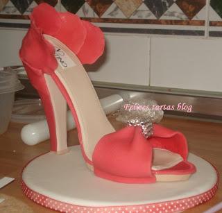 Cómo reparar zapato de pasta de goma