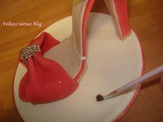 Cómo reparar zapato de pasta de goma