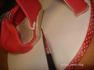 Cómo reparar zapato de pasta de goma