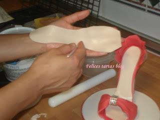 Cómo reparar zapato de pasta de goma
