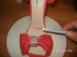 Cómo reparar zapato de pasta de goma