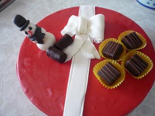 TARTA CAJA DE BOMBONES con bizcocho de naranja SIN GLUTEN (apta para celiacos)